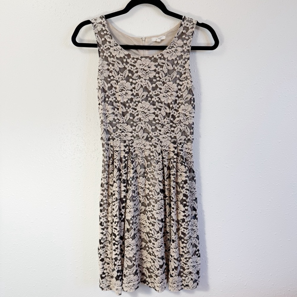 Floral Lace Dress‎